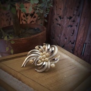 Vintage Trifari Brooch